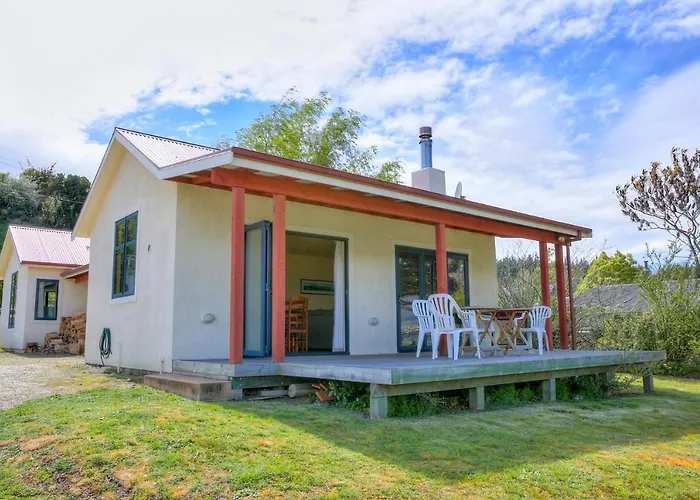 The Lakefront Gem - Holiday home Wanaka