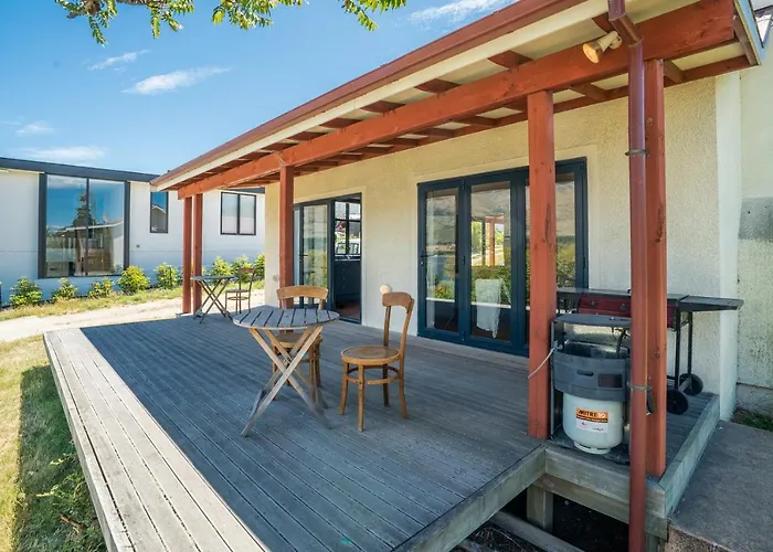 Holiday home The Lakefront Gem -