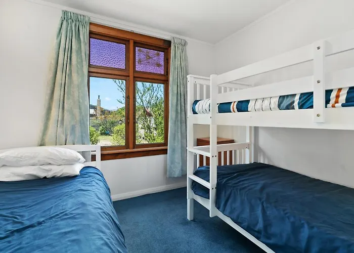 Holiday home The Lakefront Gem - *