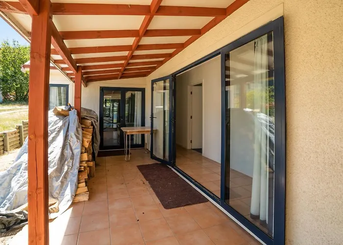 Holiday home The Lakefront Gem - *