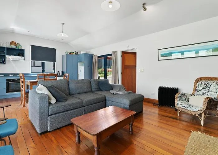 The Lakefront Gem - Holiday home *
